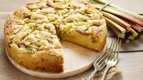 Gâteau moelleux rhubarbe et muscade